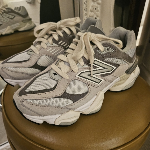 New Balance 9060, size 6.5-7, like new - Picture 6 of 8